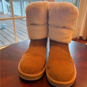 UGGS Koolaburra Chestnut Suede Short Boots with Cream Fur Cuff